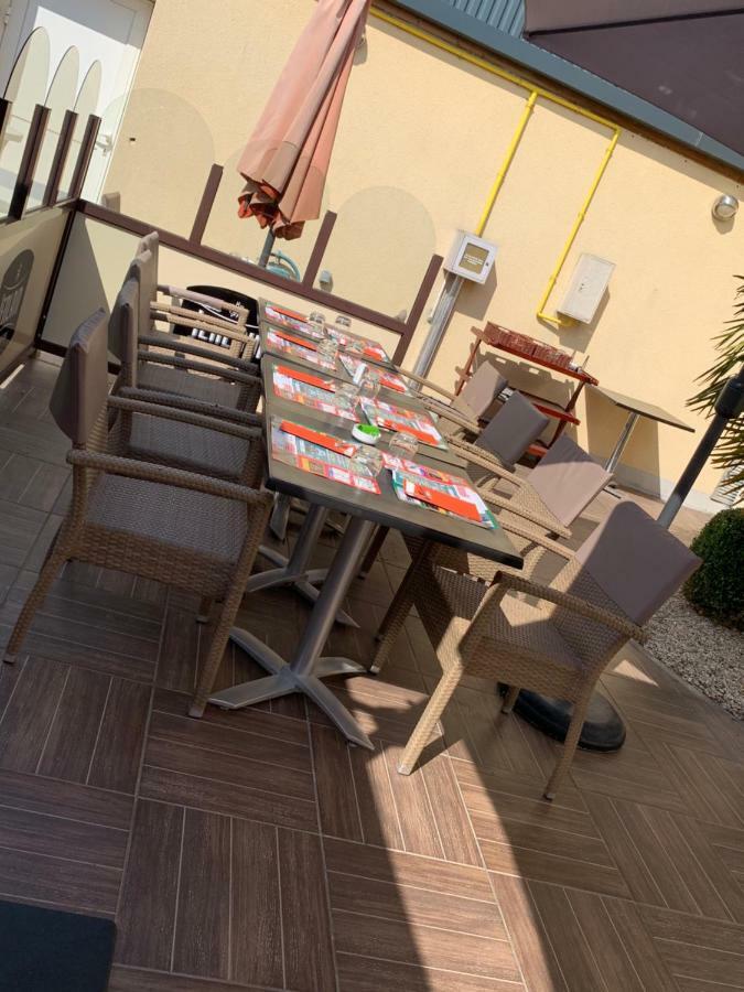 Hotel Le Logis De La Lys Aire-sur-la-Lys Exterior foto