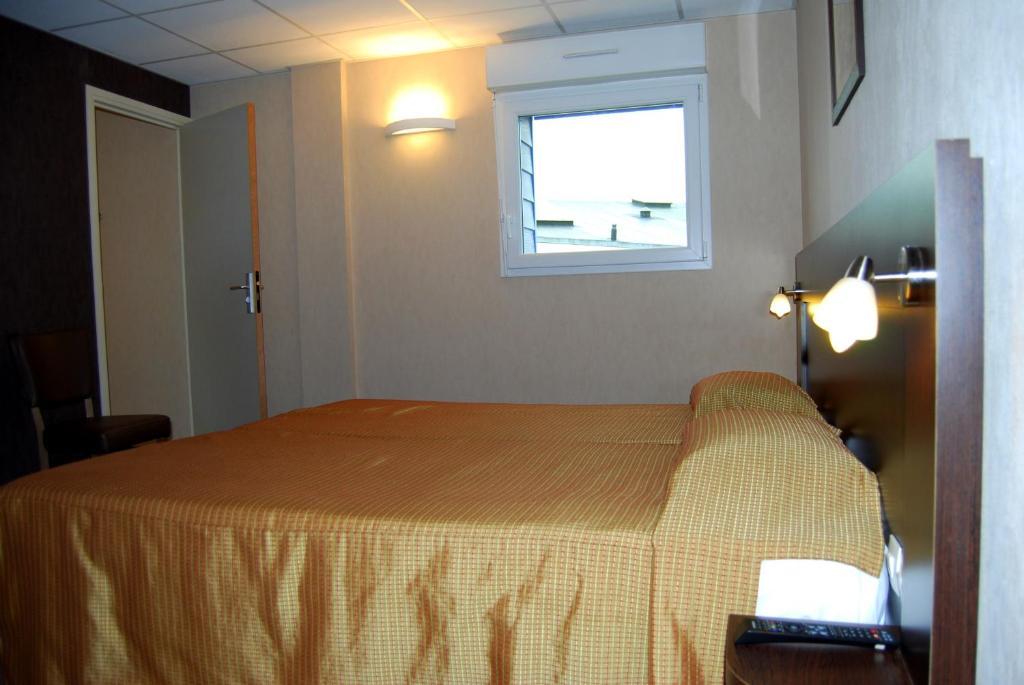 Hotel Le Logis De La Lys Aire-sur-la-Lys Zimmer foto