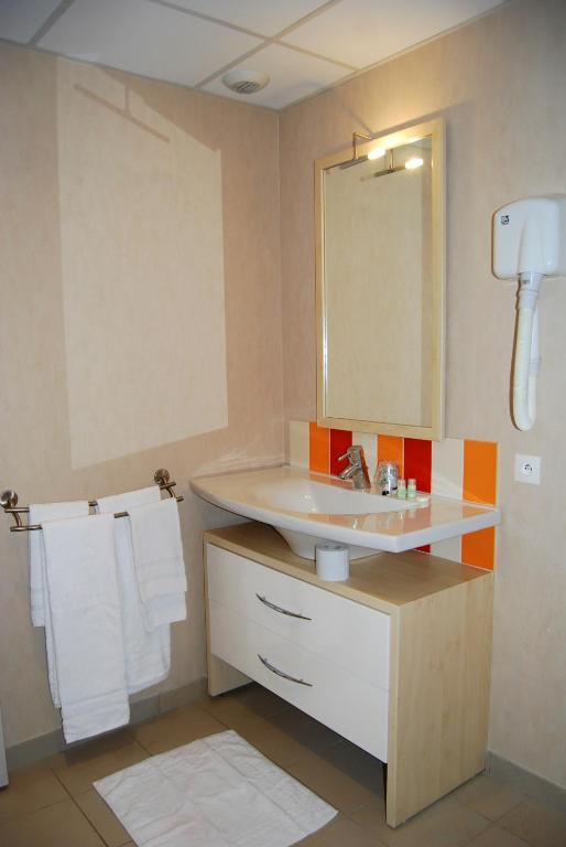 Hotel Le Logis De La Lys Aire-sur-la-Lys Zimmer foto
