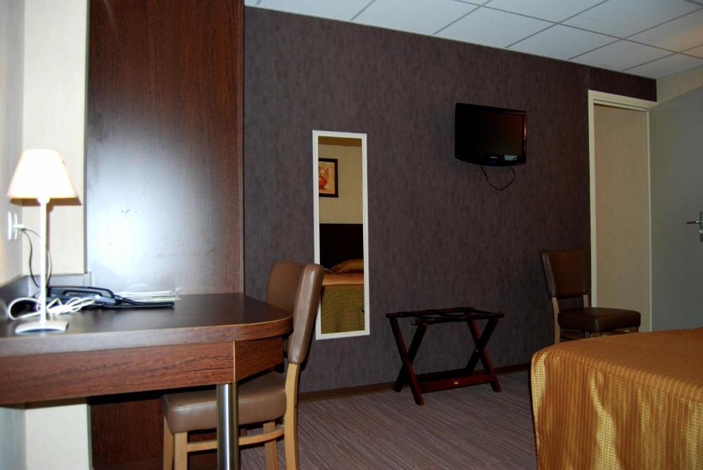 Hotel Le Logis De La Lys Aire-sur-la-Lys Zimmer foto